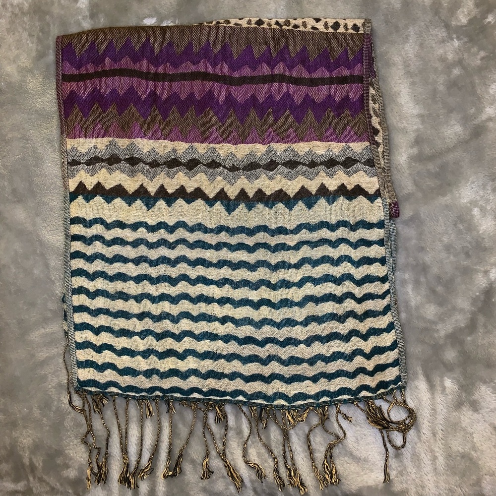 3 Scarves - Picture 4 of 4